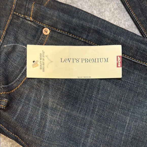 🔥 **Ultimate Chic: Levi's Premium City Boot Cut Jeans, size 26** 🔥 - Picture 3 of 14